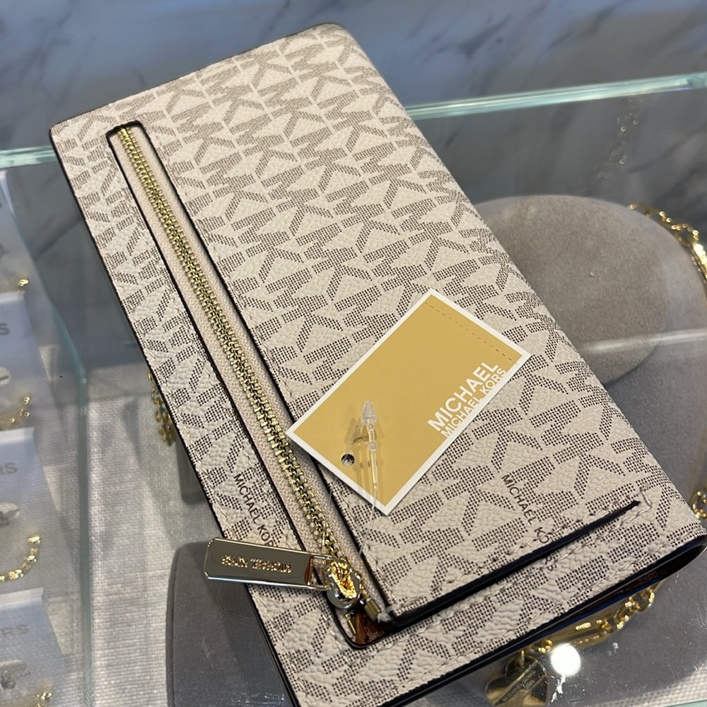 Michael Kors Reed Large Bifold Signature Snap Wallet Card Case 
Vanilla 
NWT - Picture 9 of 16